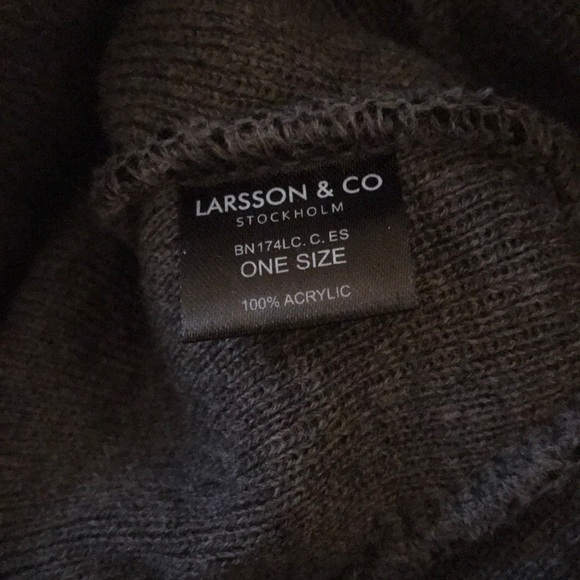 3/20$ NWT Larsson & co beanie - Picture 3 of 6